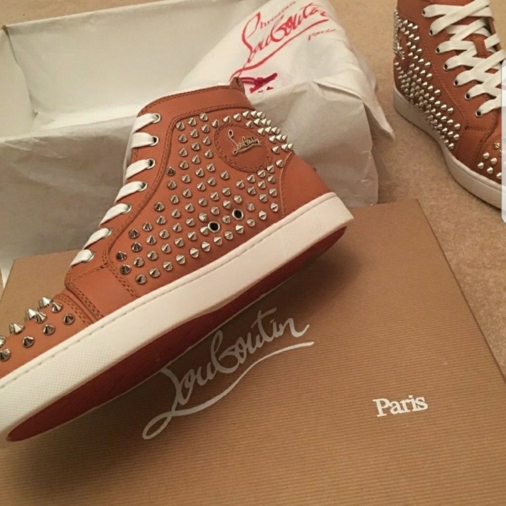 Size 43 camel colored christian Louboutin